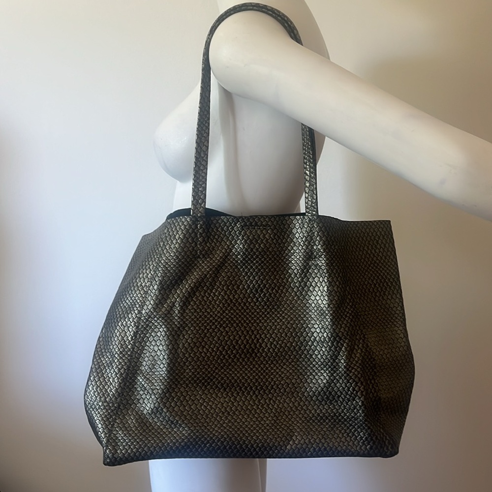 Streets Ahead Leather Elegant Black and Gold Tote Bag - Picture 4 of 11
